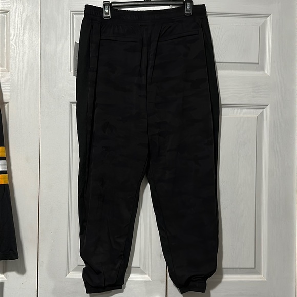 Athleta Brooklyn Lined Camo Jogger Pants - Picture 4 of 16